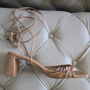 Billini Sandals Ankle Strap Square Heels Tan Brown Camel size 8.5